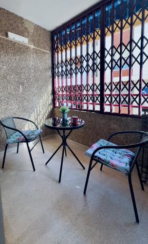 two chairs and a table in front of a wall at Paradise Sol Apartamento en Los Alcázares in Los Alcázares