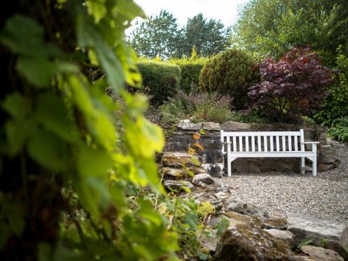 Jardín al aire libre en The Eagle's Nest - large house with hot tub and sauna