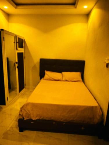 a bedroom with a bed in a room at Ifson Home_1 in Kankamsen