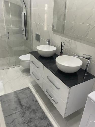 Ένα μπάνιο στο Seafront Apartment