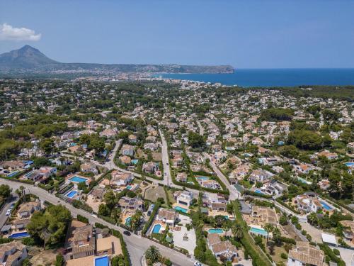 an aerial view of a city with houses and the ocean at Casa del Limonero in El Tosalet