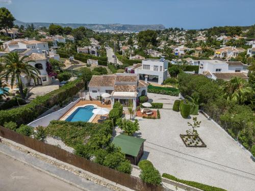 an aerial view of a house with a swimming pool at Casa del Limonero in El Tosalet
