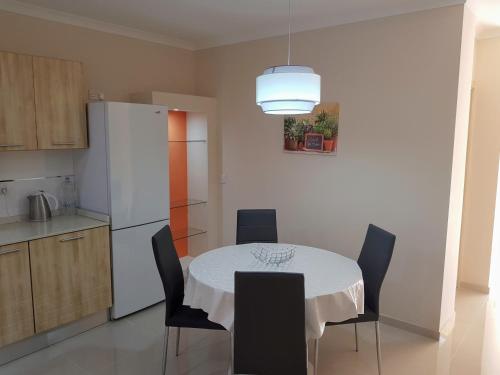 Gallery image of Charming apartment-wifi-sleeps 5 in Marsaskala