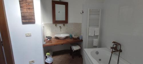 a bathroom with a sink and a bath tub at Dormire nel Castello in Pitigliano