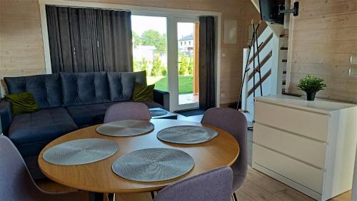 Χώρος καθιστικού στο Słoneczne Chatki