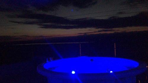a blue bath tub in the middle of the night at DINASTIE COUNTRY APART in Villa Rumipal