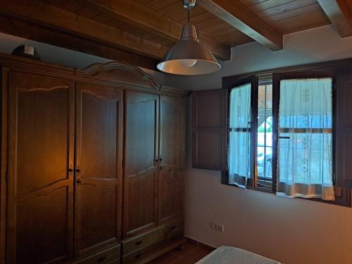 a bedroom with wooden cabinets and a window at Salvador in Málaga