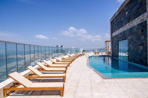 Πισίνα στο ή κοντά στο Apartamento 3404 Palmetto Beach Frente a la playa