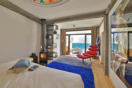 a bedroom with a bed and a room with a view of the ocean at Riad EspritBleu in Essaouira
