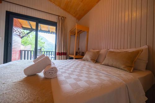 Кровать или кровати в номере Koala Bungalows