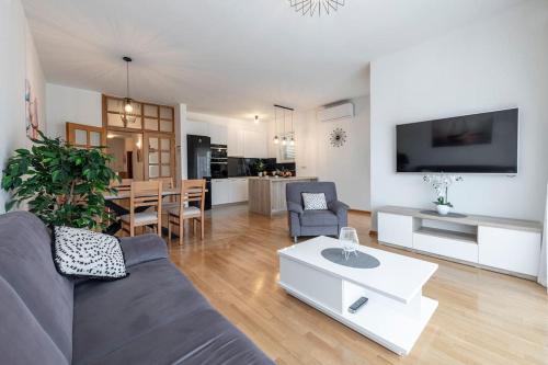 Deluxe Bayview Oasis