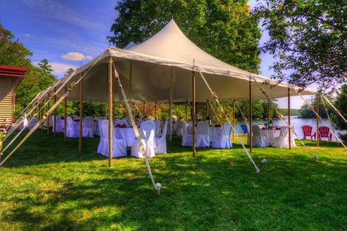 Κήπος έξω από το Alamoosook Lakeside Inn Orland