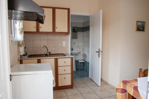Кухня или мини-кухня в Anna Maria Apartments
