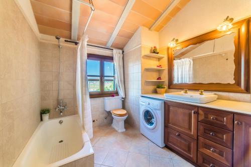 a bathroom with a sink and a washing machine at Ideal Property Mallorca - Villa Gomila in Sa Pobla