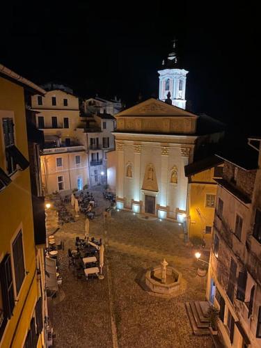a large building with a clock tower at night at Casa di Vincenzo in Airole