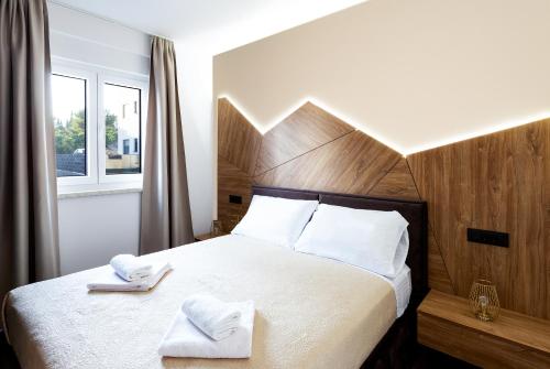 Ліжко або ліжка в номері Apartment Koc, Okrug Gornji