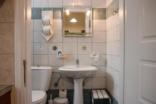 Ένα μπάνιο στο Anna Maria Apartments