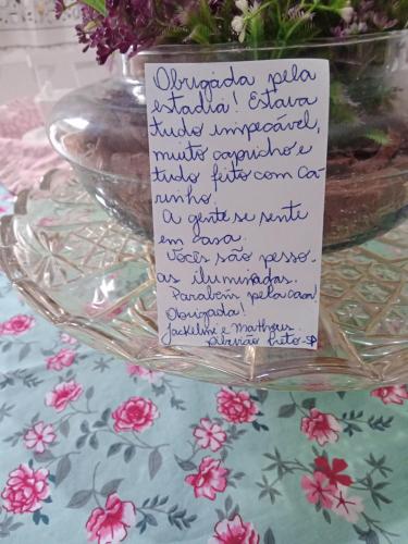 a table with a sign on top of a table at loft harmonia in Blumenau