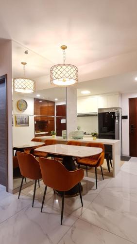 Una cocina o zona de cocina en 3Br Sky House BSD Apartment Brandnew and Cozy