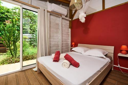 Postel nebo postele na pokoji v ubytování Villa spacieuse proche de la mer avec piscine privée et vue - BED AND COFFEE DIAMOND