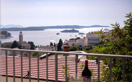 Dino "Magical View" - ZF Hvar