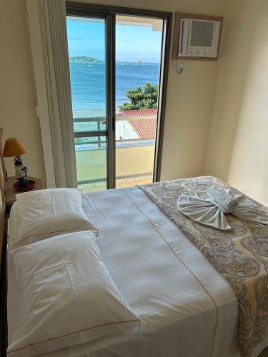 Cama o camas de una habitación en Golfinhos Apart Hotel