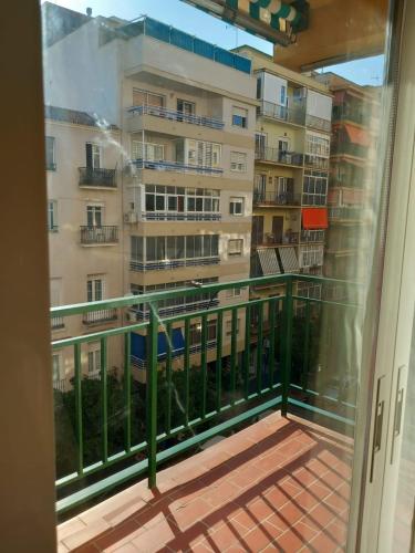 Zdjęcie z galerii obiektu Luminoso apartamento con terraza w Maladze