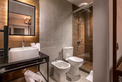 a bathroom with a toilet and a sink and a shower at Up Barrio Norte in Buenos Aires