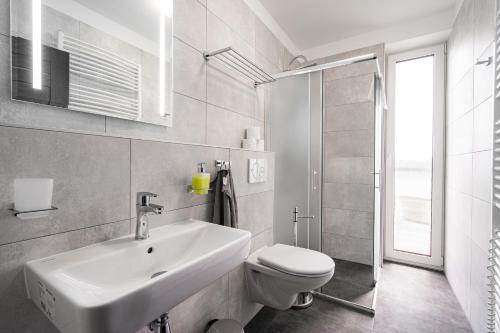 Koupelna v ubytování J-H APARTMÁNY HORSKÝ RESORT BUKOVÁ HORA - 100 m od LANOVKY