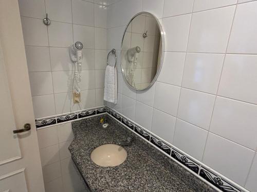 Un baño de Golfinhos Apart Hotel