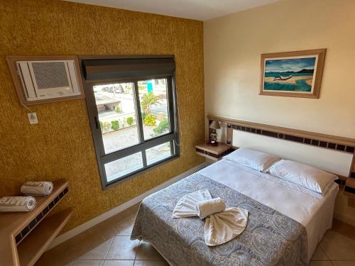 Cama o camas de una habitación en Golfinhos Apart Hotel