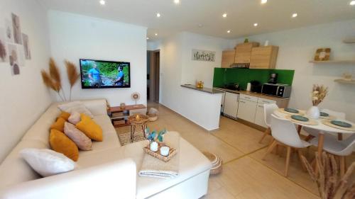 Kuchyňa alebo kuchynka v ubytovaní White Stone Apartman