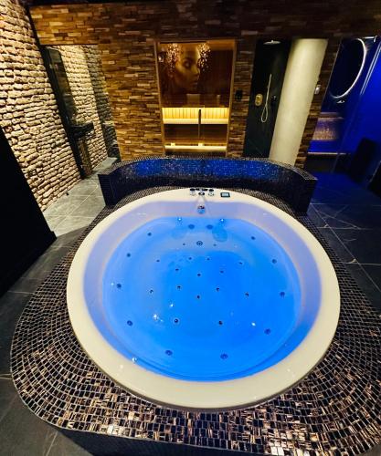 a large blue bath tub in a bathroom at Hotel de Prince in Nijmegen