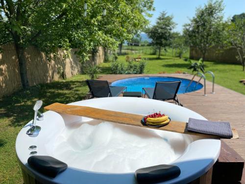 a bathtub with a wooden paddle and a cake on it at Sardunya Bungalov in Sapanca