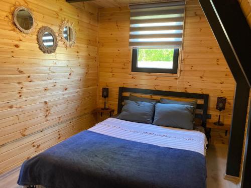 a bedroom with a bed in a log cabin at Sardunya Bungalov in Sapanca