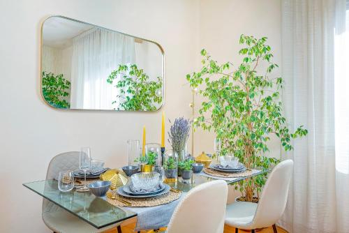 a dining room with a table with chairs and a mirror at Art Deco' - Sleepwithme - Free Parking - Free Breakfast - Very Friendly Staff in Pisa