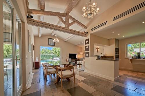 Photo de la galerie de l'établissement La Brisa-Villa 3 chambres- Piscine-Saint-Tropez, à Saint-Tropez