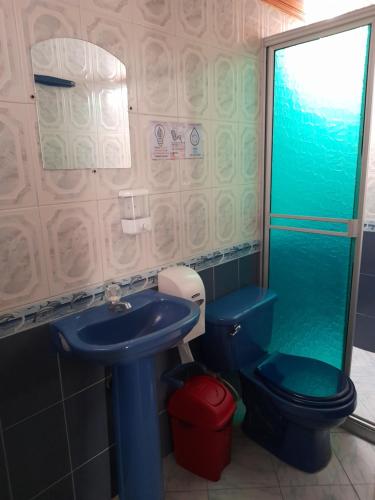 Koupelna v ubytování HOTEL NUEVO SOL