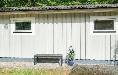 Un jardín fuera de Amazing Home In Fjälkinge