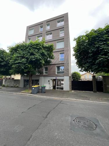 Photo de la galerie de l'établissement Cozy Sunshine Apartment with Balcony 4 persons max, à Ivry-sur-Seine