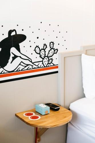 a bedroom with a table next to a bed at Mesa Verde Motel in Mancos