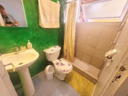 Bilik mandi di cabaña amoblada independiente, sector regional