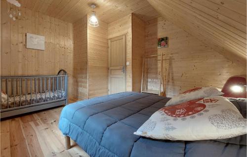 Krevet ili kreveti u jedinici u okviru objekta Stunning Home In Mont-dore With House A Mountain View