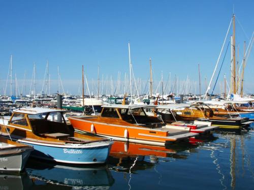 Photo de la galerie de l'établissement Appartement central avec terrasse et parking à Arcachon - FR-1-420-138, à Arcachon