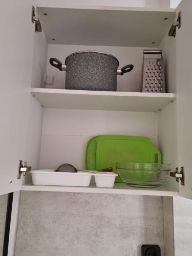 Dapur atau dapur kecil di Fantasy Apartments Saint Constantine and Helena Resort