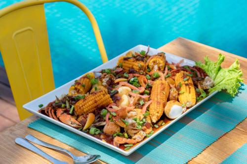 Eten bij of ergens in de buurt van het hotel

