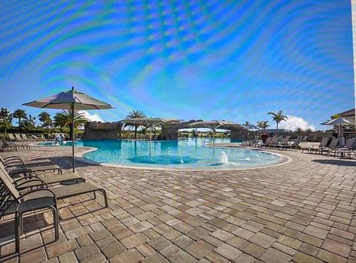 a large swimming pool with chairs and umbrellas at GOLF Paradise!-Lakewood National -Beautiful Resort -Palmer's Cove Condo in Bradenton