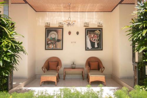 Posezení v ubytování Giri Sari Guest House Pemuteran Bali