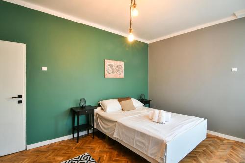 Легло или легла в стая в Nauticus flat Varna center
