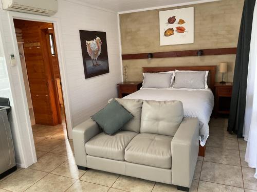a bedroom with a bed and a couch at Marlo Hideaway in Marlo